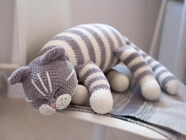 Sleeping Cat Crochet Pattern